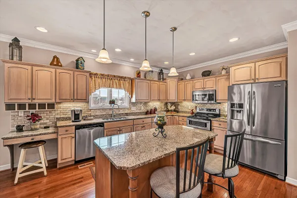 $869,500 | 2120 River Oaks Drive, Salem, VA 24153
