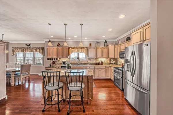 $869,500 | 2120 River Oaks Drive, Salem, VA 24153