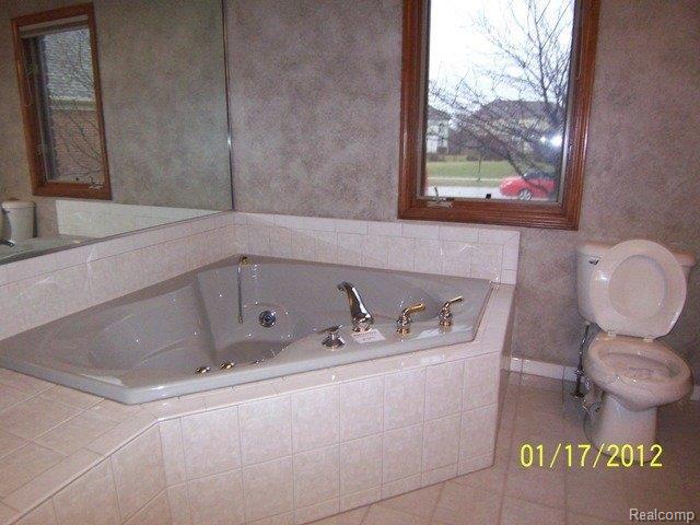 47731 Sandy Ridge Drive Macomb, MI 48044 - Photo 10 of 12 100_1855.jpg