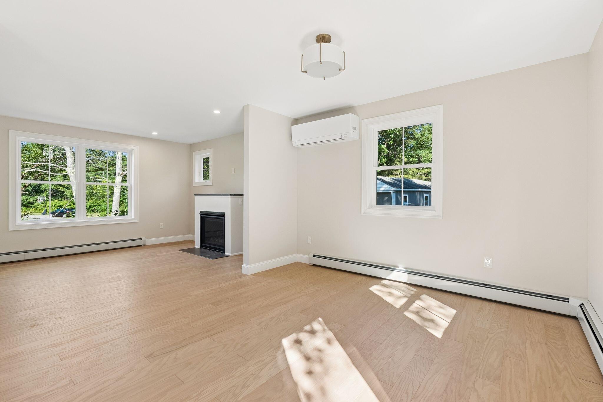 13 Upper Mast Landing Road Freeport, ME 04032 - Photo 9 of 29 Living Dining