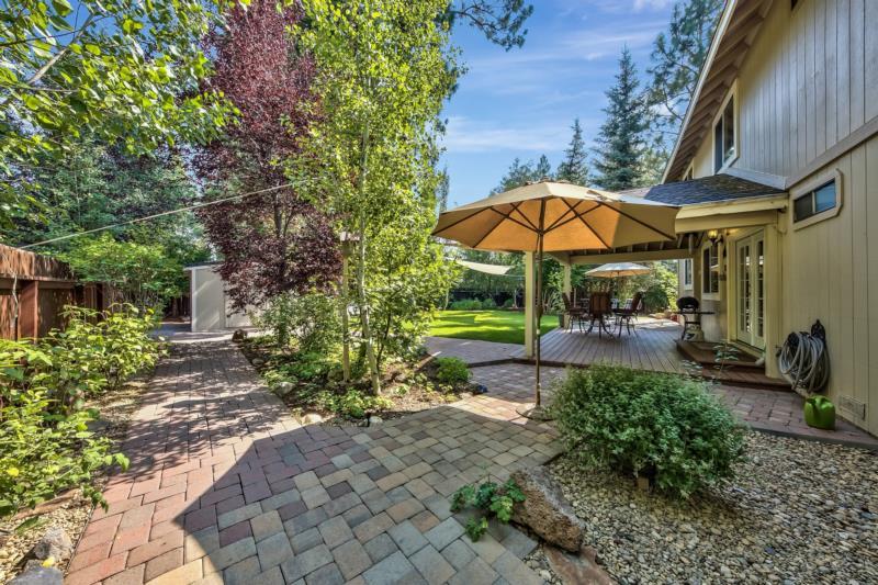 15492 Crown Circle Truckee, CA 96161 - Photo 2 of 19