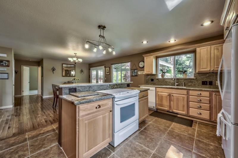 15492 Crown Circle Truckee, CA 96161 - Photo 7 of 19