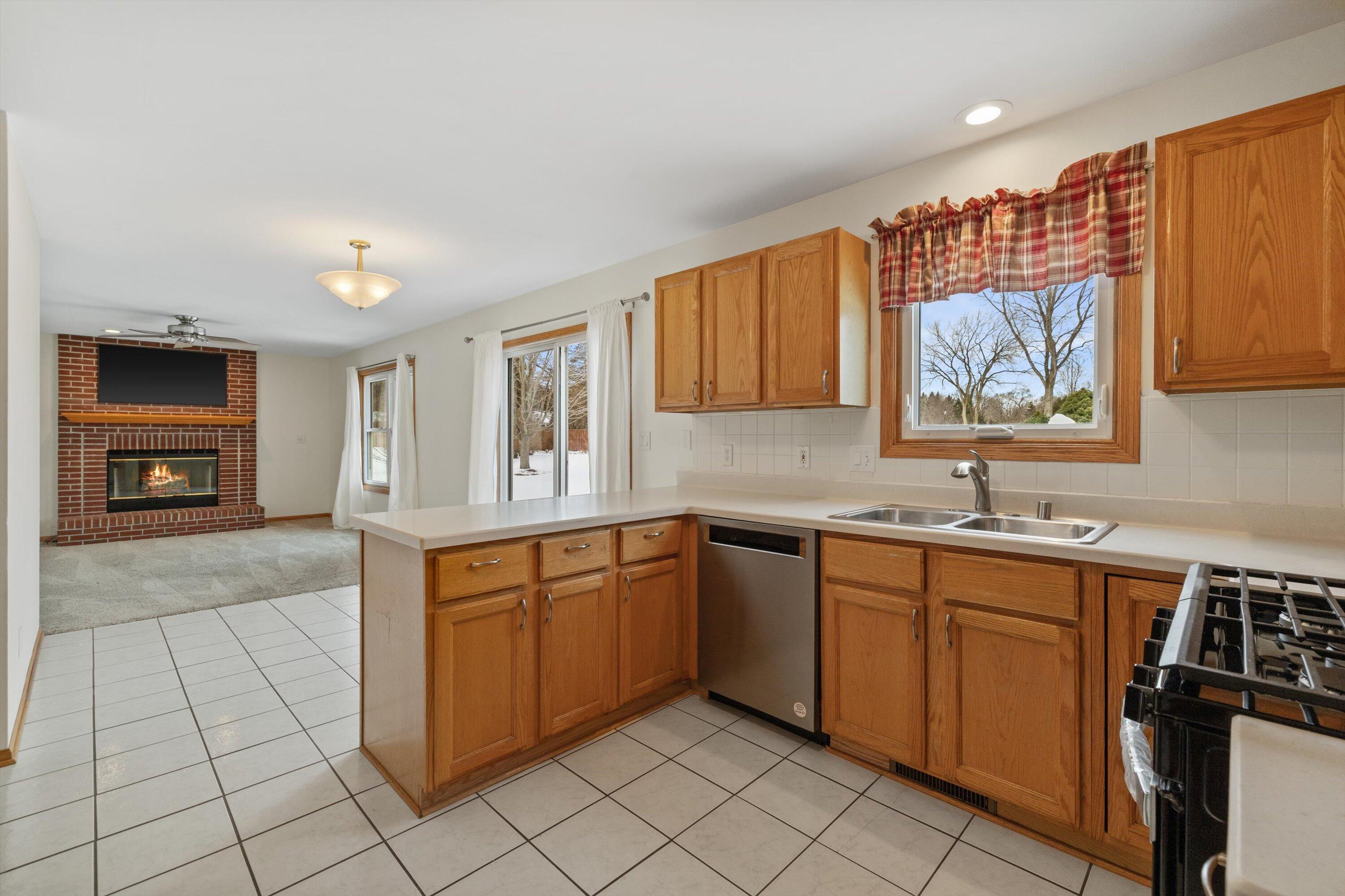 3310 108th Place Pleasant Prairie, WI 53158 - Photo 12 of 53 kitchen