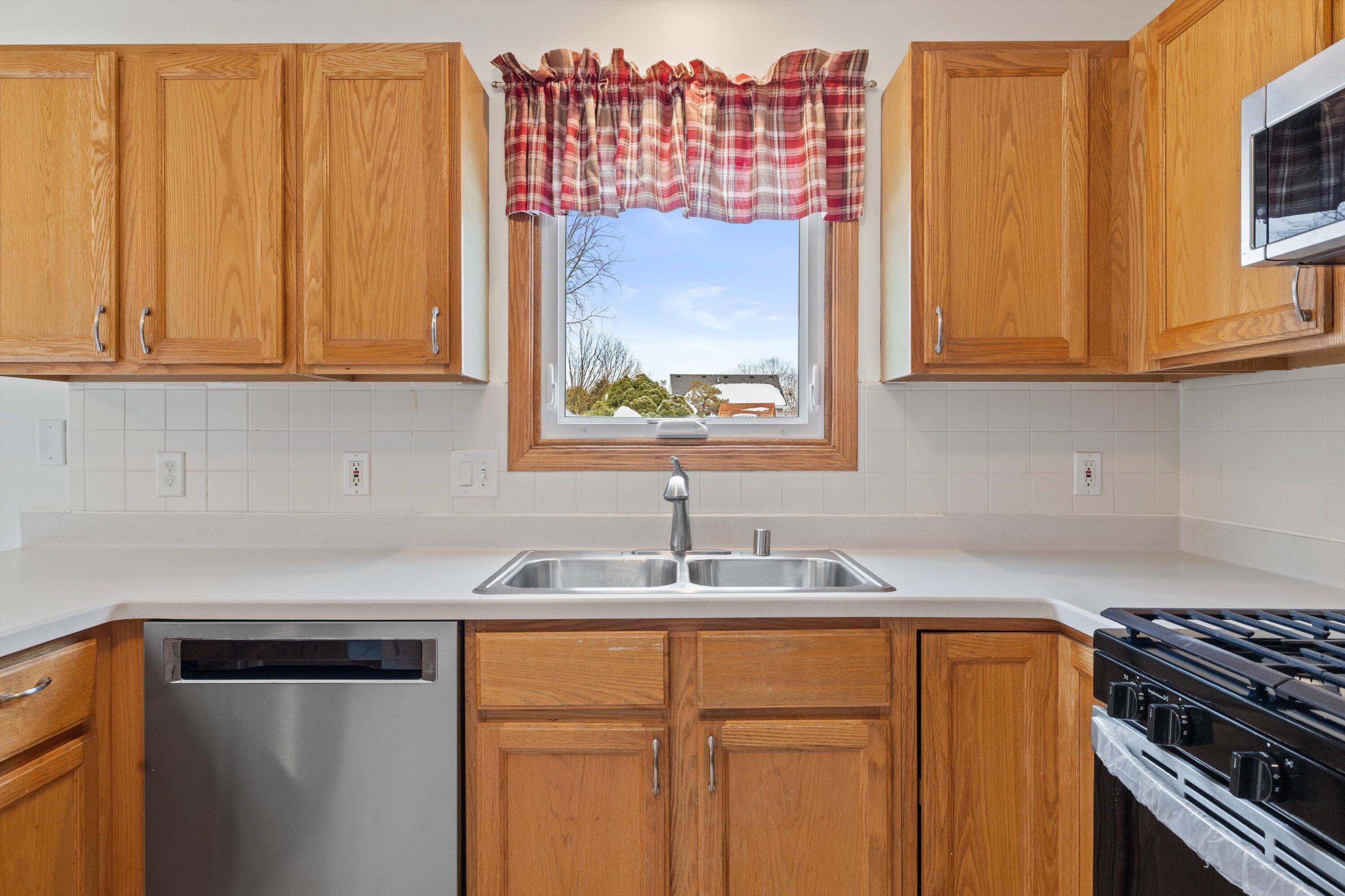 3310 108th Place Pleasant Prairie, WI 53158 - Photo 13 of 53 kitchen