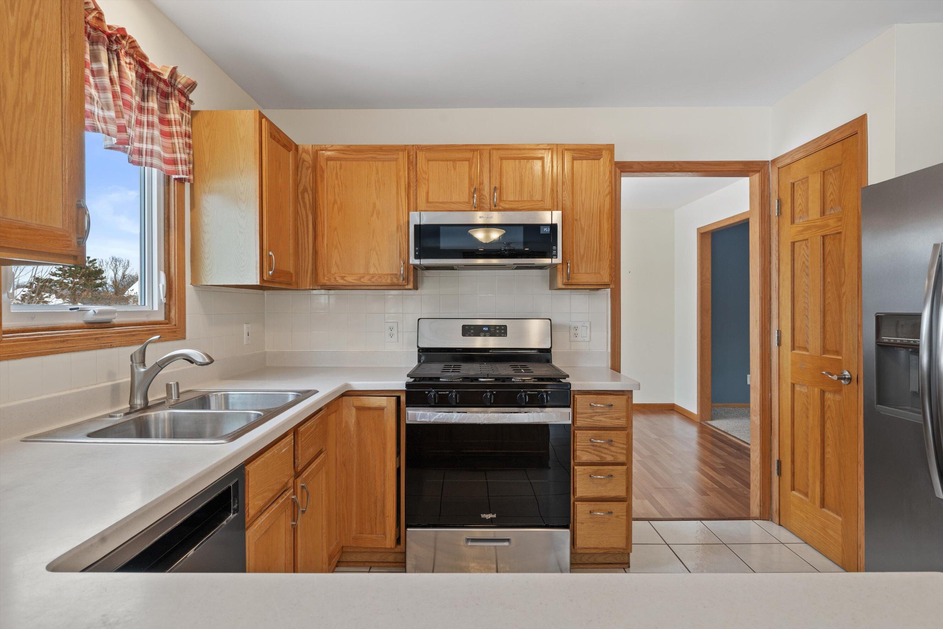 3310 108th Place Pleasant Prairie, WI 53158 - Photo 14 of 53 kitchen