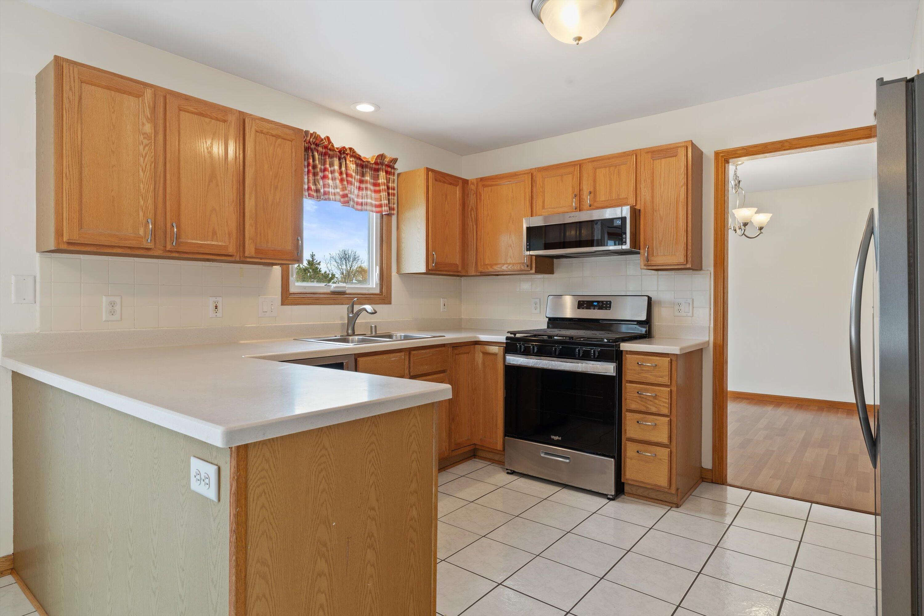 3310 108th Place Pleasant Prairie, WI 53158 - Photo 16 of 53 kitchen