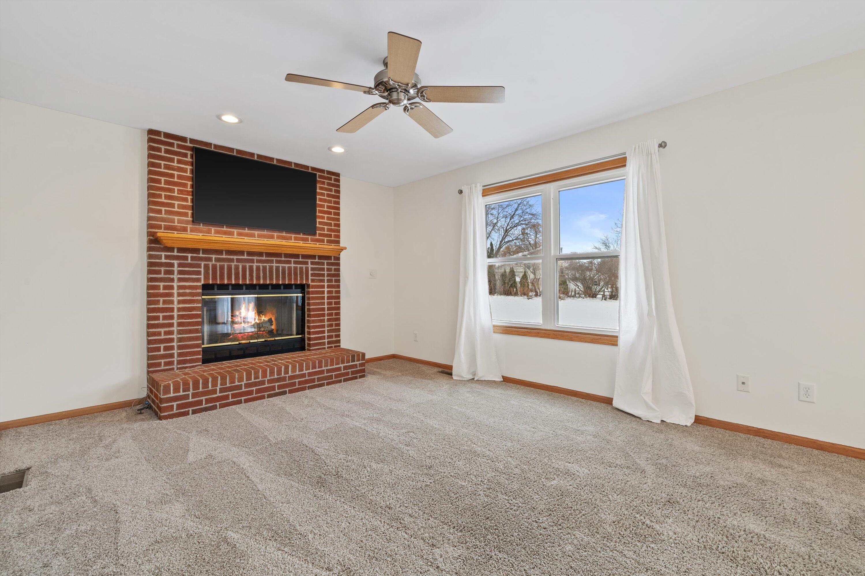 3310 108th Place Pleasant Prairie, WI 53158 - Photo 20 of 53 family room