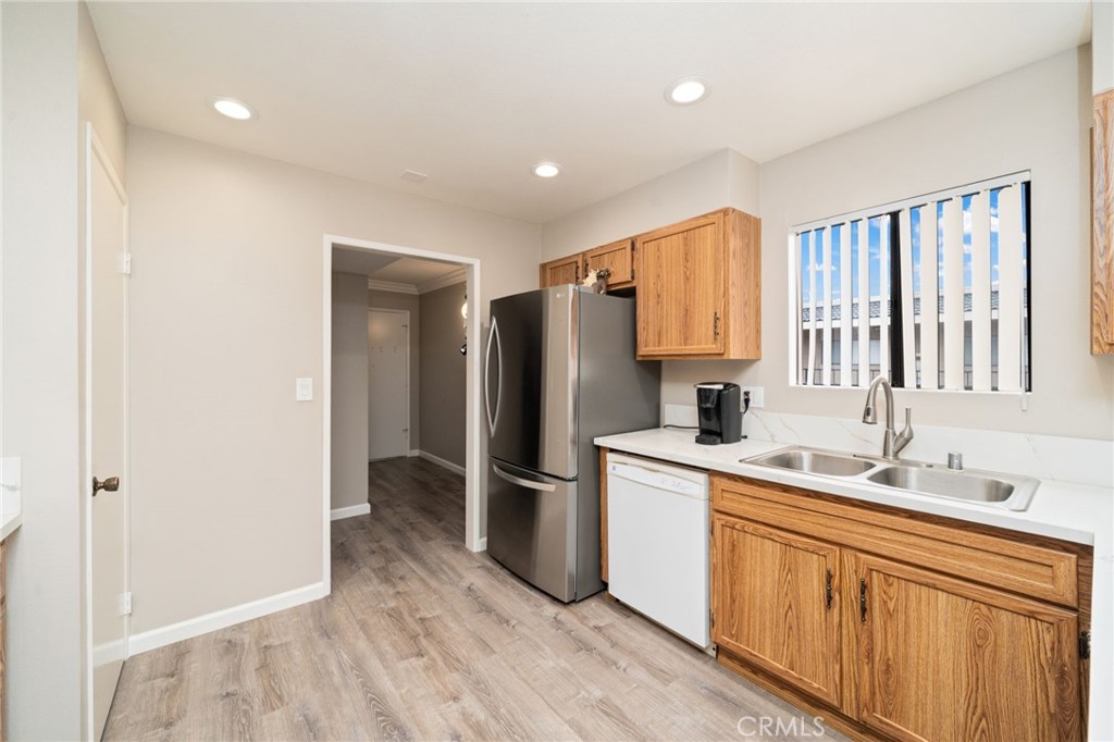 12400 Montecito Road, Unit 412 Seal Beach, CA 90740 - Photo 6 of 33
