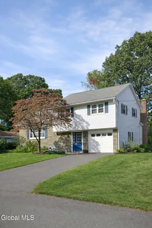 $423,900 | 4 Oak Tree Lane, Colonie, NY 12309