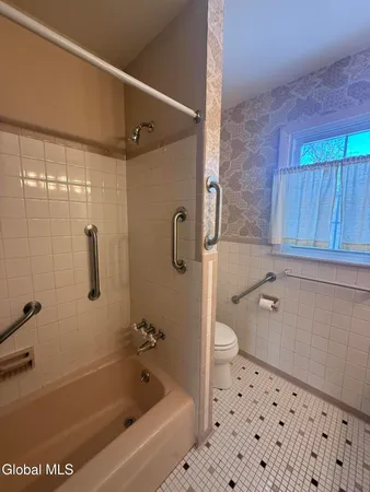 $414,900 | 4 Oak Tree Lane, Colonie, NY 12309
