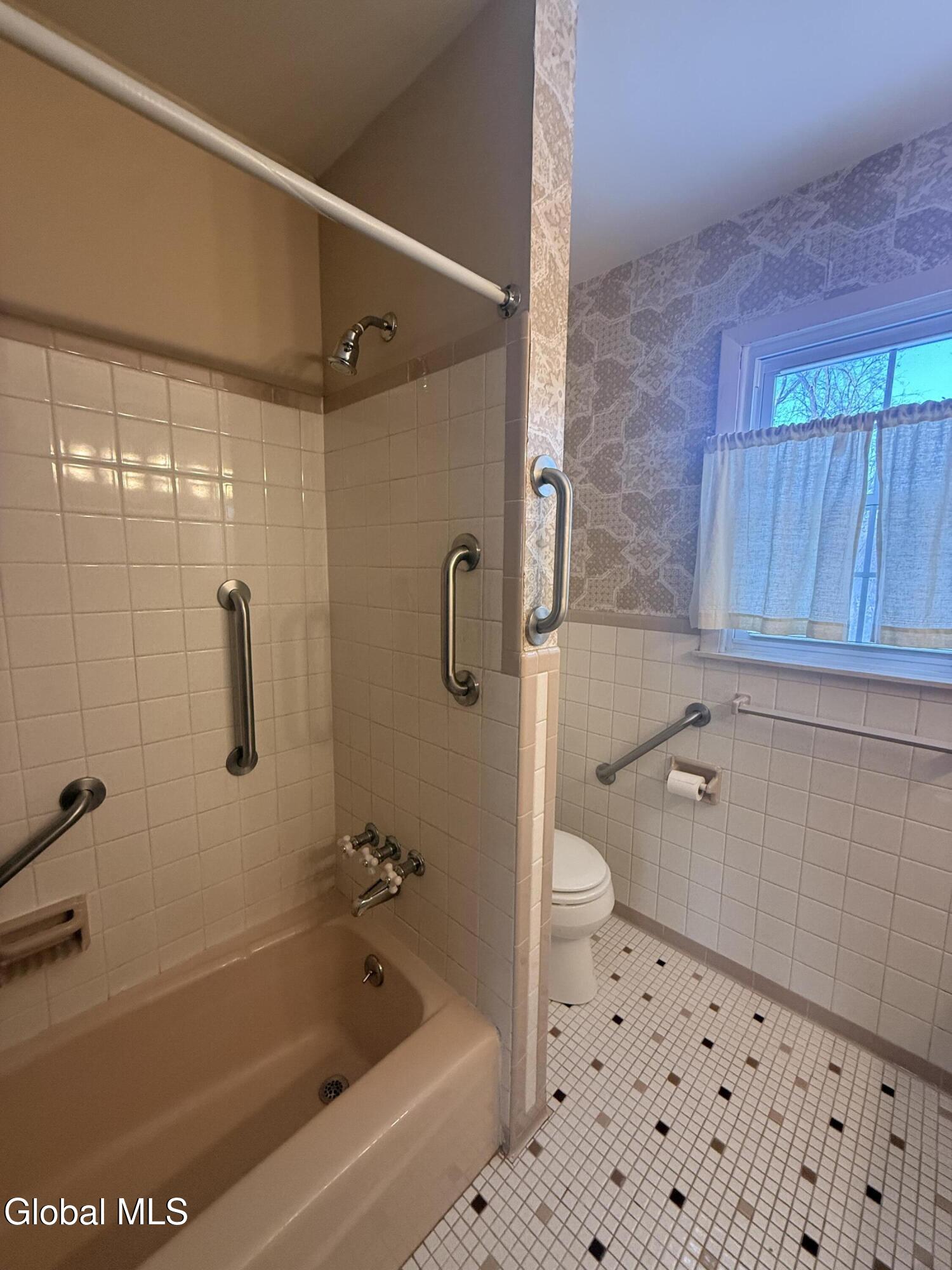 4 Oak Tree Lane Colonie, NY 12309 - Photo 18 of 22 IMG_5529