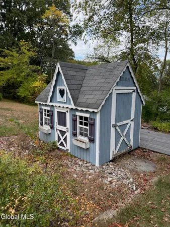 $414,900 | 4 Oak Tree Lane, Colonie, NY 12309