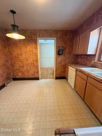 $414,900 | 4 Oak Tree Lane, Colonie, NY 12309