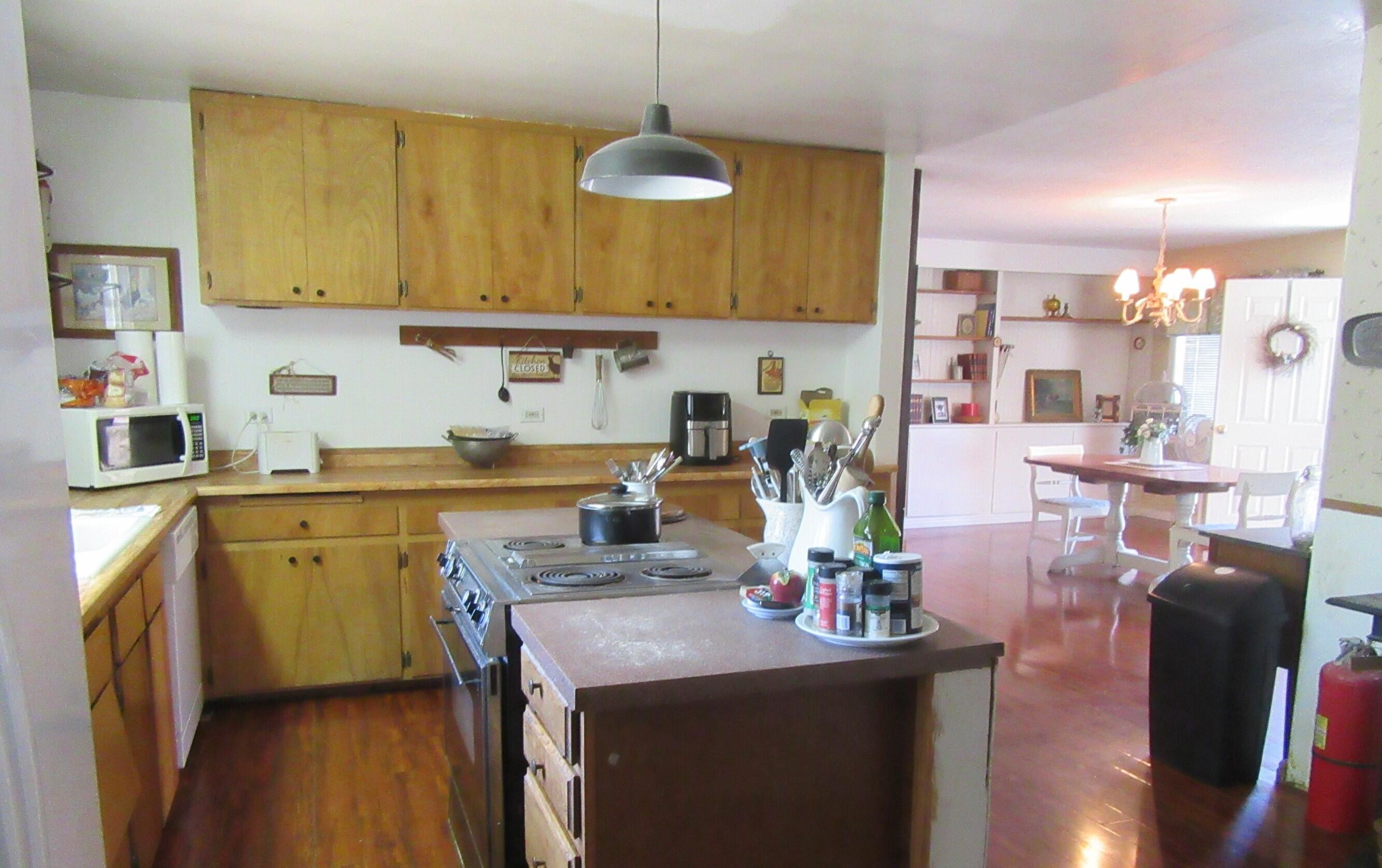 610 Applegate Avenue Chiloquin, OR 97624 - Photo 14 of 28 another view of Kitchen