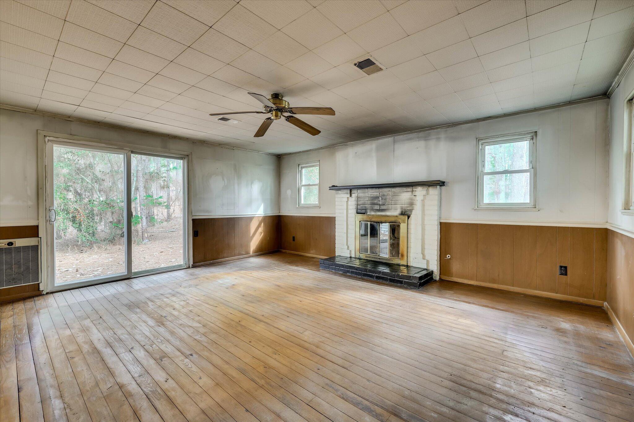 42 Old Lawson Road Aiken, SC 29801 - Photo 11 of 36 Living room