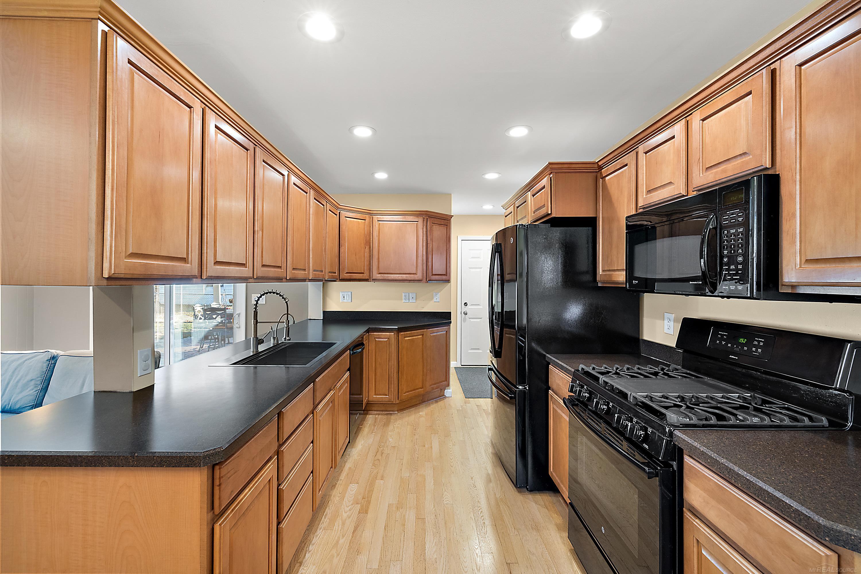 38276 Tottenham Road Sterling Heights, MI 48312 - Photo 16 of 44