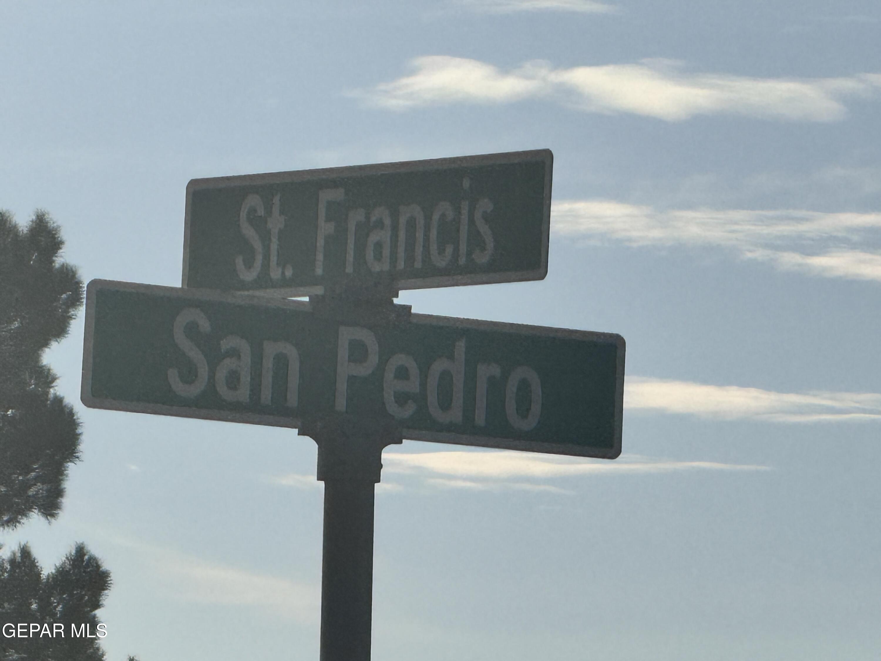 12400 Rojas Drive El Paso, TX 79928 - Photo 4 of 11 a view of entryway