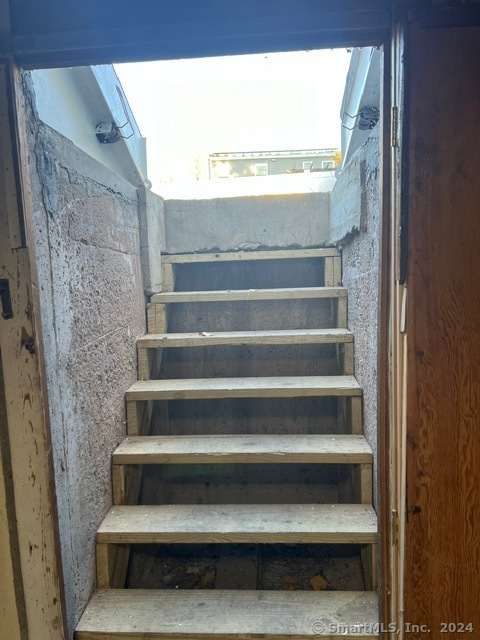 19 Ann Street Manchester, CT 06040 - Photo 36 of 39