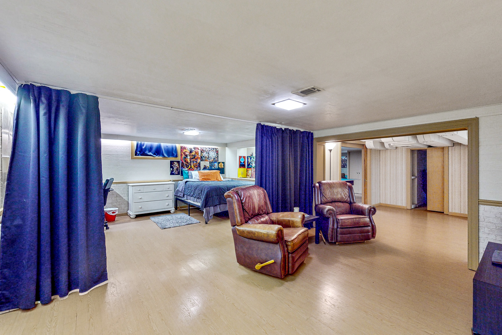 823 South Western Avenue Park Ridge, IL 60068 - Photo 29 of 39 a living room with furniture and a window