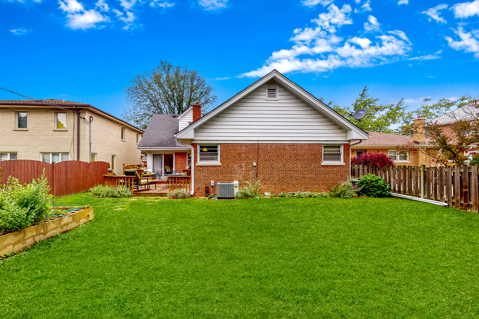 823 South Western Avenue Park Ridge, IL 60068 - Photo 35 of 39 a backyard of a house with table and chairs