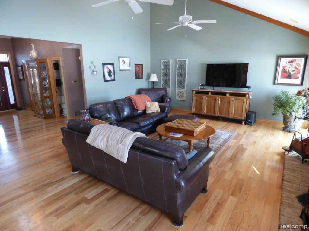 401 Palms Road Columbus, MI 48063 - Photo 8 of 59 P1010868.jpg