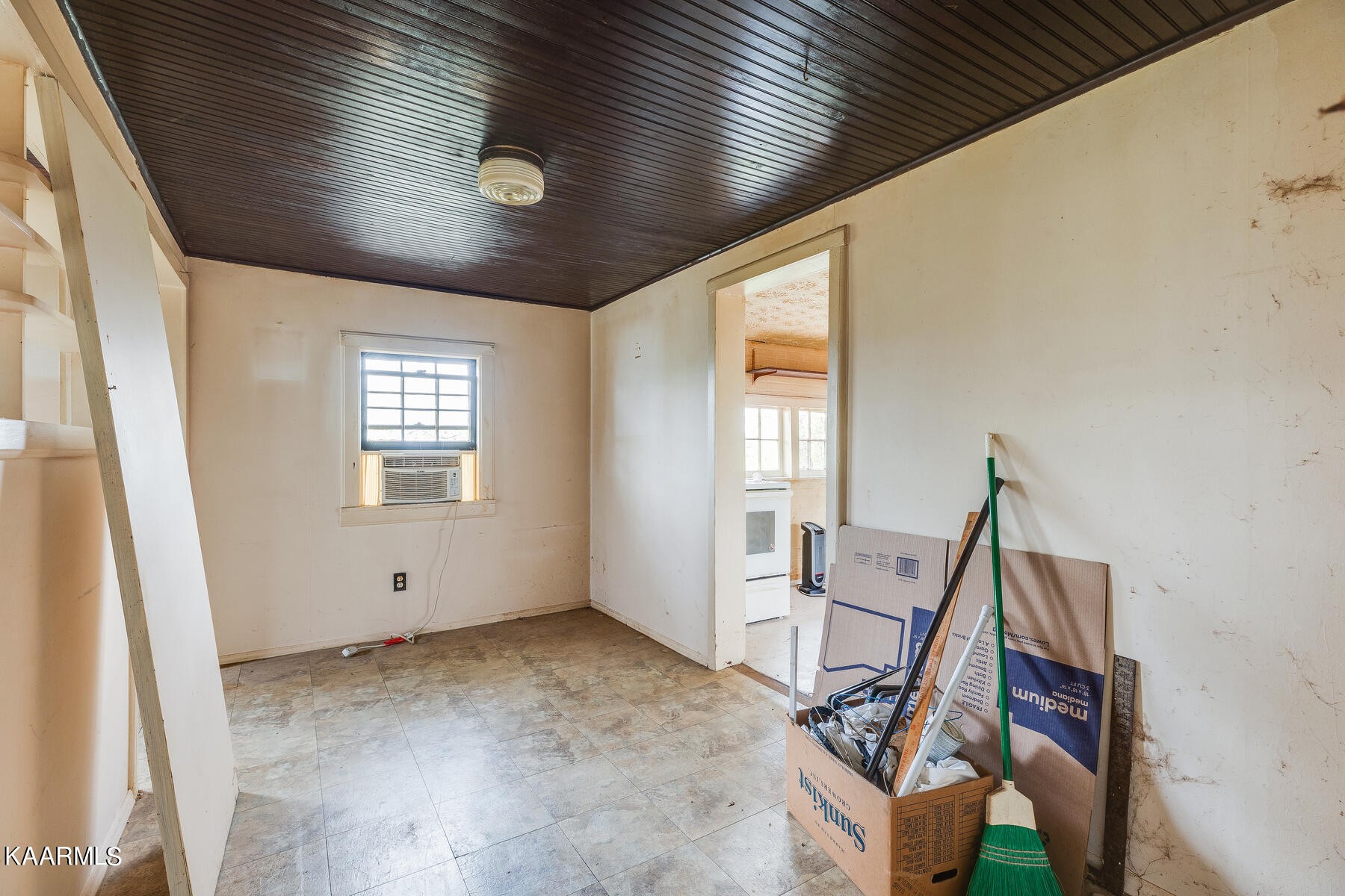 7713 Blueberry Road Powell, TN 37849 - Photo 8 of 25 Gallery Image 8