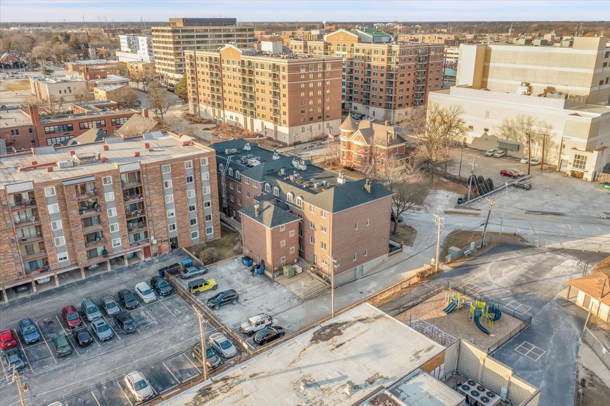 815 Pearson Street, Unit 10 Des Plaines, IL 60016 - Photo 34 of 40