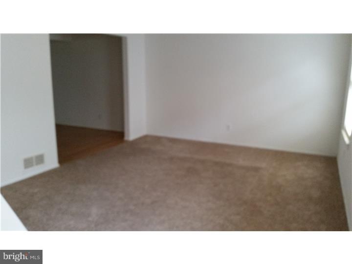 13066 Townsend Road, Unit K4 Philadelphia, PA 19154 - Photo 2 of 8 Living Room