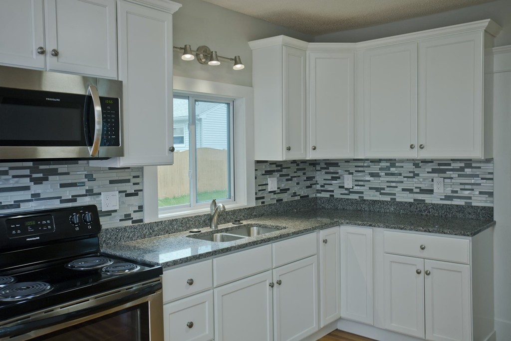 44 Ridgeway Street Holyoke, MA 01040 - Photo 11 of 29 Gallery Image 11