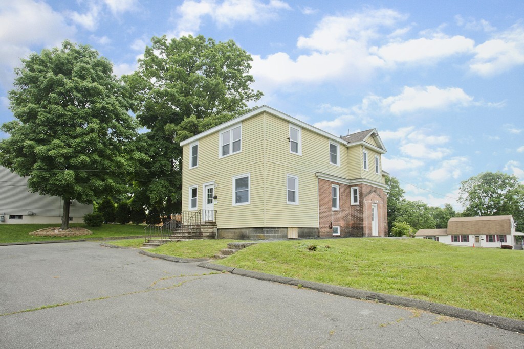 44 Ridgeway Street Holyoke, MA 01040 - Photo 2 of 29 Gallery Image 2
