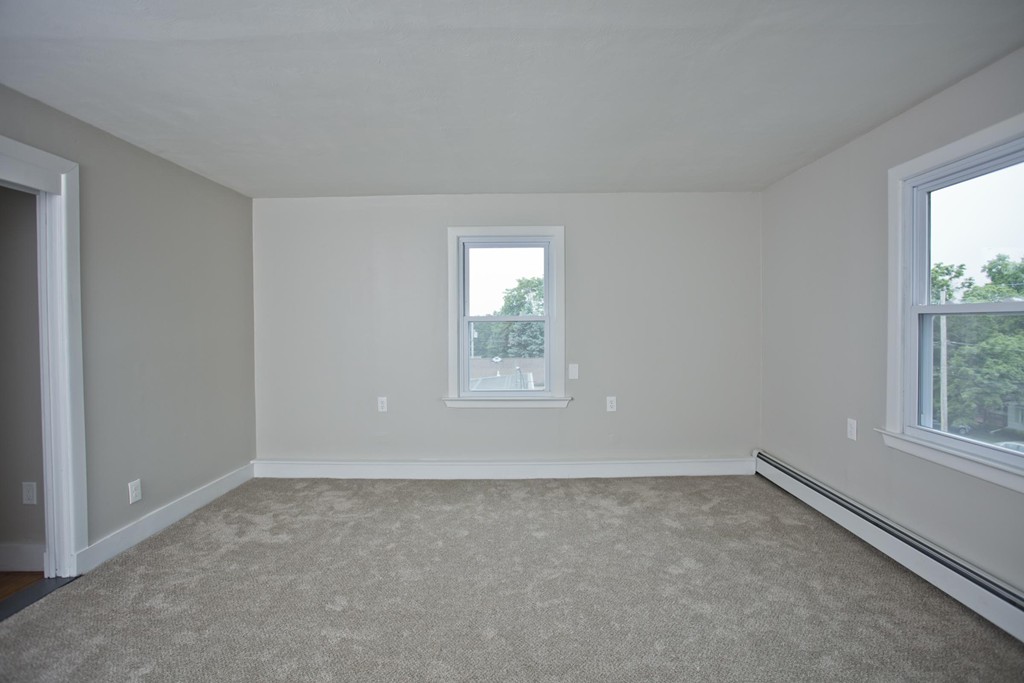 44 Ridgeway Street Holyoke, MA 01040 - Photo 27 of 29 Gallery Image 27