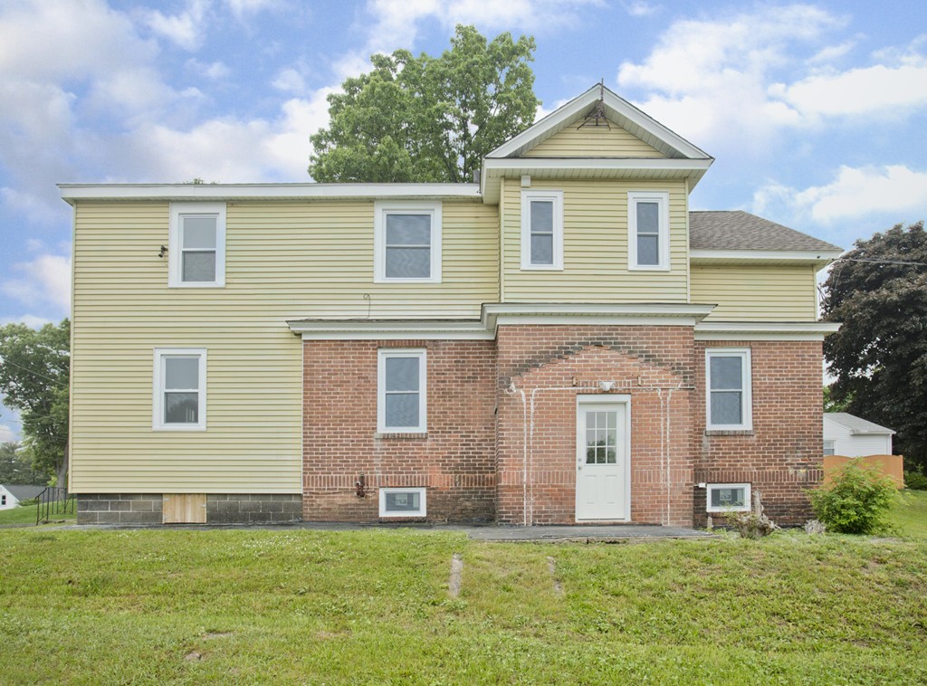 44 Ridgeway Street Holyoke, MA 01040 - Photo 3 of 29 Gallery Image 3