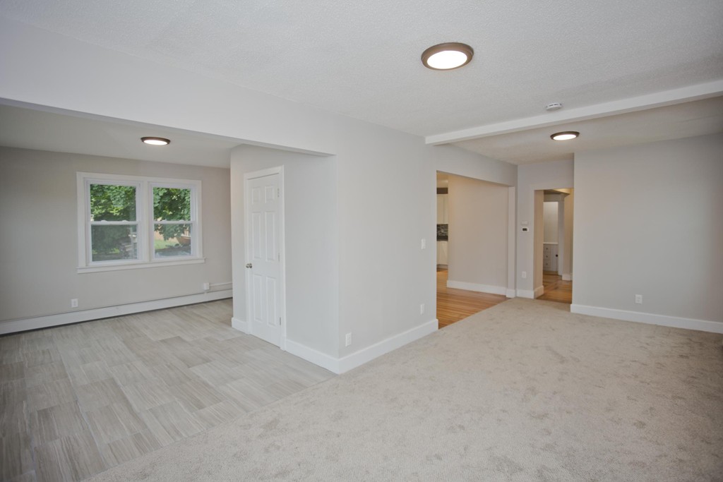 44 Ridgeway Street Holyoke, MA 01040 - Photo 6 of 29 Gallery Image 6