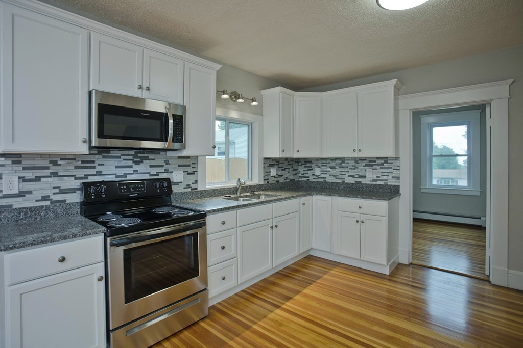 44 Ridgeway Street Holyoke, MA 01040 - Photo 10 of 29 Gallery Image 10