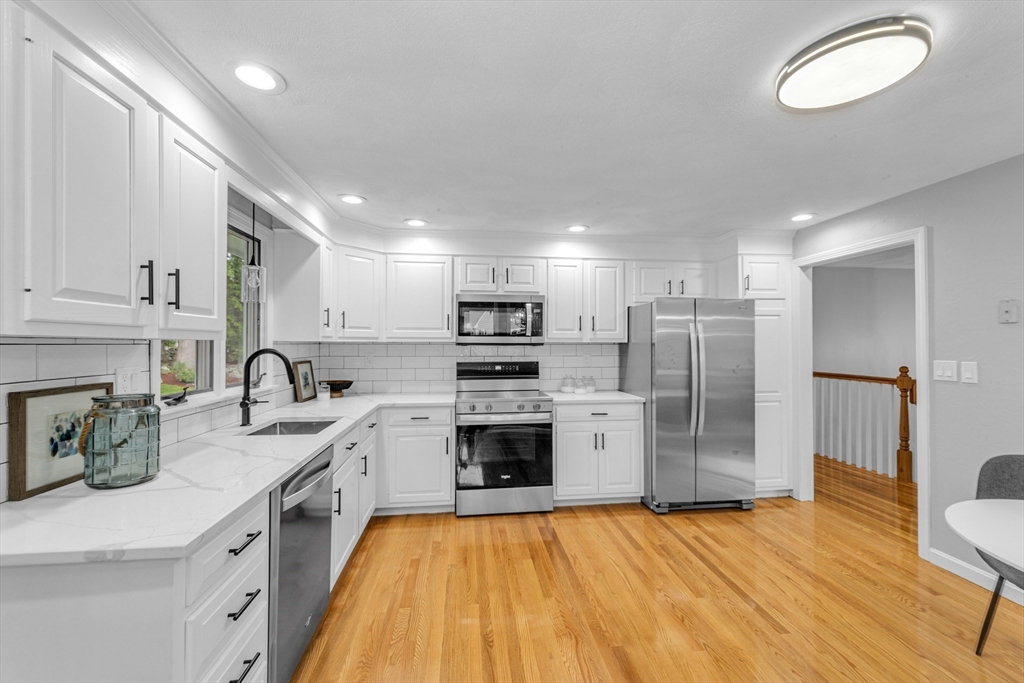 61 Cynthia Road Dedham, MA 02026 - Photo 2 of 36 Gallery Image 2