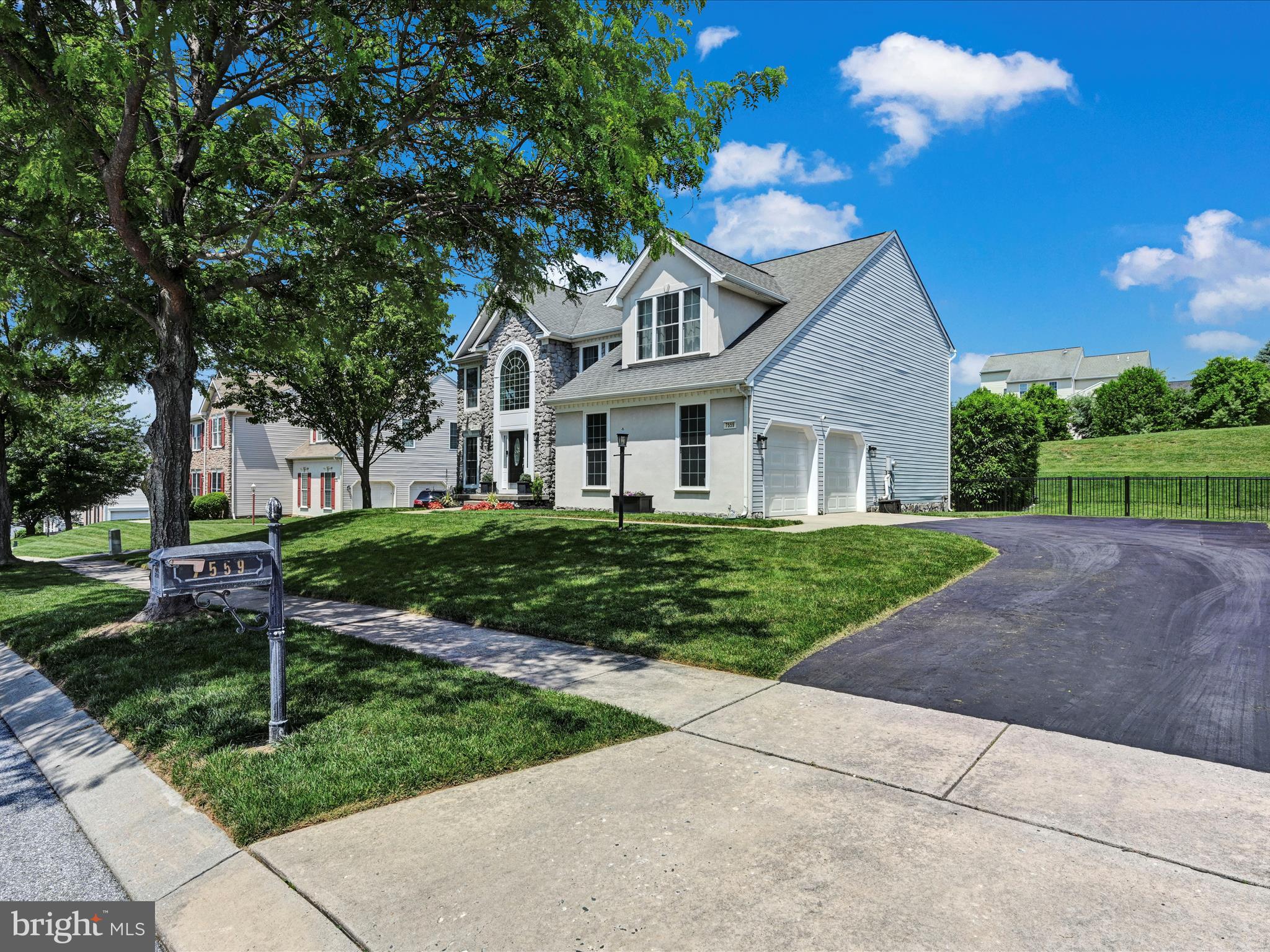 7559 Pinewild Road Seven Valleys, PA 17360 - Photo 60 of 78 Sideload garage