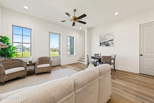 $269,000 | 315 Sandstone Avenue, Unit 202, Scott, LA 70583