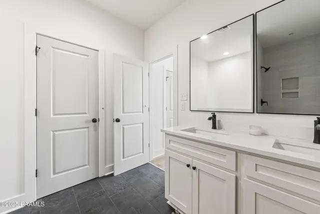 $269,000 | 315 Sandstone Avenue, Unit 202, Scott, LA 70583