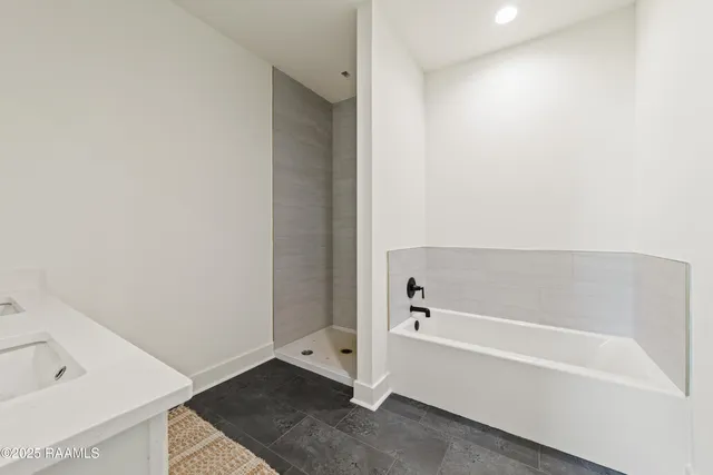 $269,000 | 315 Sandstone Avenue, Unit 202, Scott, LA 70583