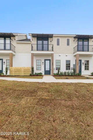 $269,000 | 315 Sandstone Avenue, Unit 202, Scott, LA 70583