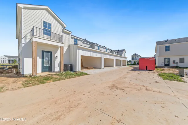 $269,000 | 315 Sandstone Avenue, Unit 202, Scott, LA 70583