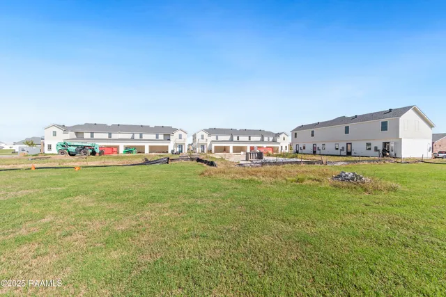 $269,000 | 315 Sandstone Avenue, Unit 202, Scott, LA 70583