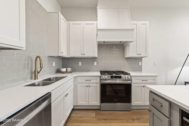 $269,000 | 315 Sandstone Avenue, Unit 202, Scott, LA 70583