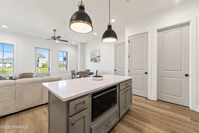 $269,000 | 315 Sandstone Avenue, Unit 202, Scott, LA 70583