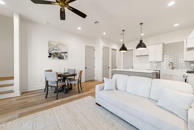 $269,000 | 315 Sandstone Avenue, Unit 202, Scott, LA 70583