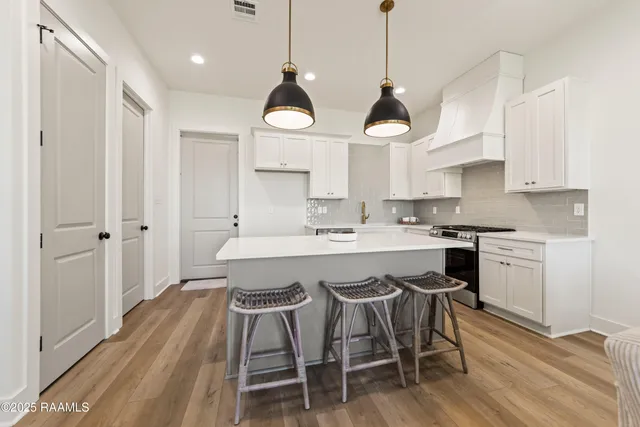 $269,000 | 315 Sandstone Avenue, Unit 202, Scott, LA 70583