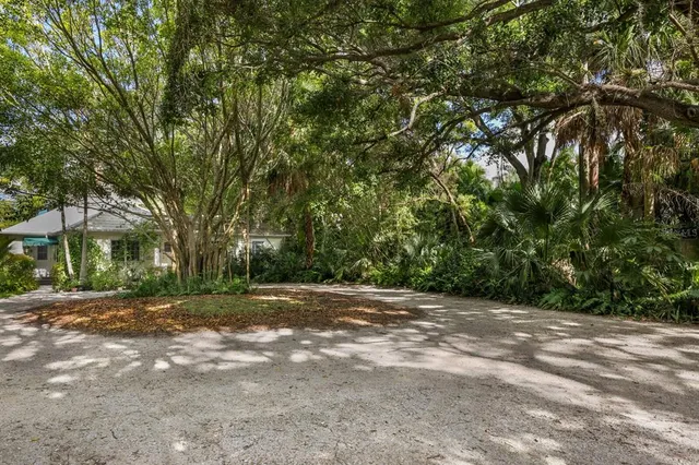$3,995,000 | 3301 Bay Shore Road, Sarasota, FL 34234