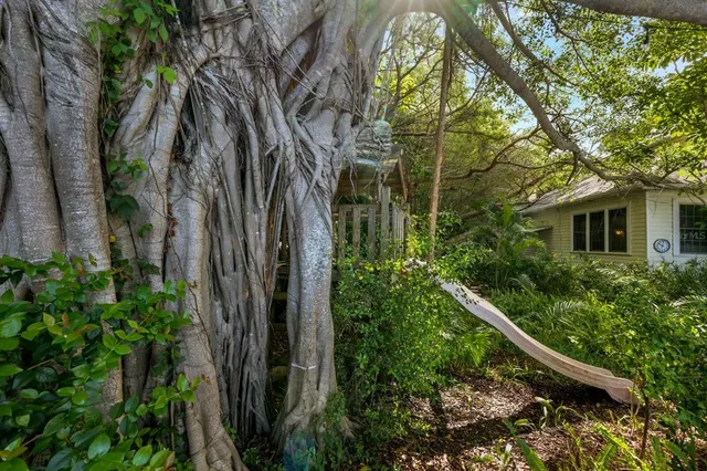 $3,995,000 | 3301 Bay Shore Road, Sarasota, FL 34234