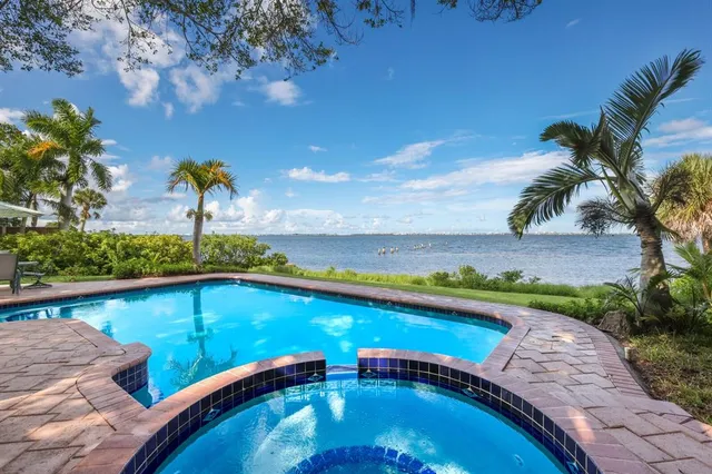 $3,995,000 | 3301 Bay Shore Road, Sarasota, FL 34234