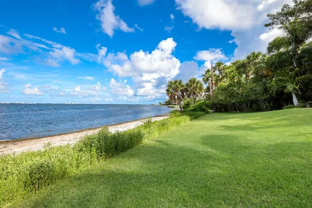 $3,995,000 | 3301 Bay Shore Road, Sarasota, FL 34234